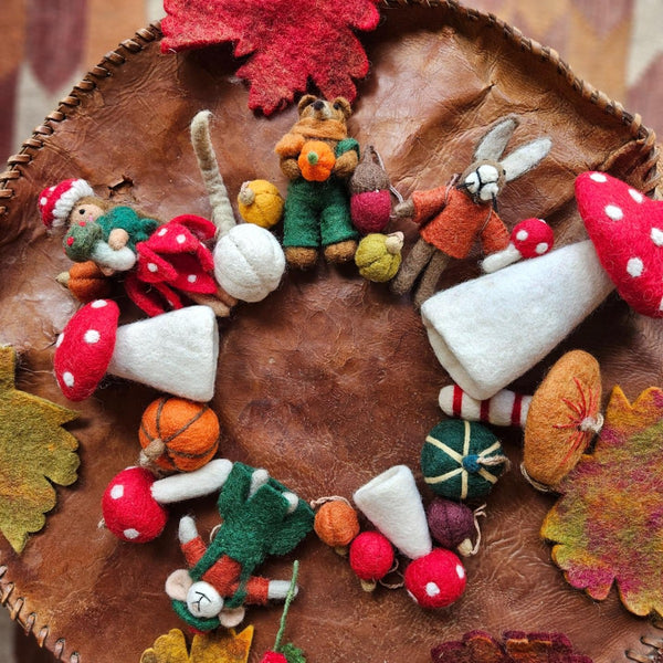 Handmade Felt Hanging Halloween Pumpkins (Set of 5) Hanging Decorations